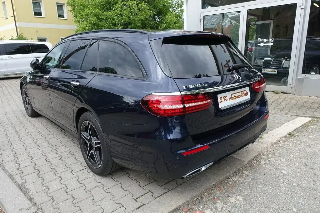 Gebraucht Mercedes E300 AMG 306 PS (225 kW) 2022 Blau Limousine