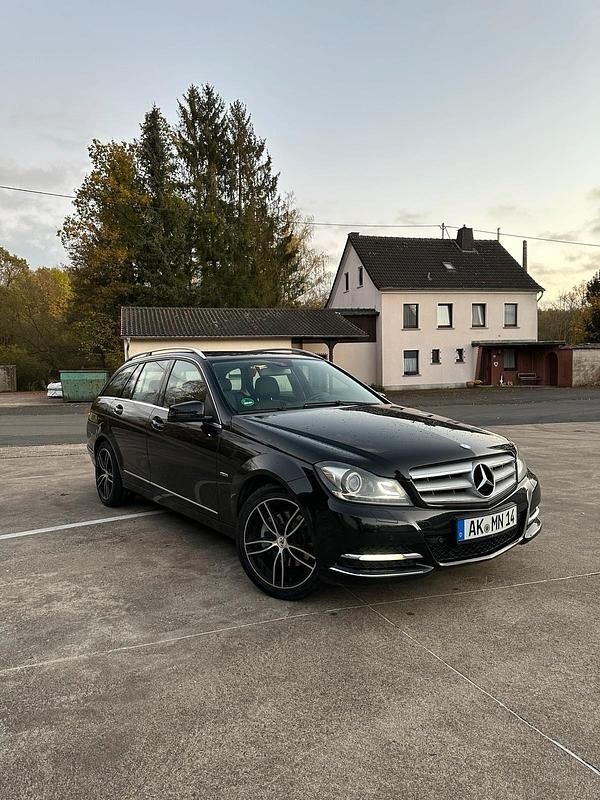 Schwarz Gebraucht 2011 Mercedes C250 Kombi | 6.999 € (Guter Preis) - Bild 1/4