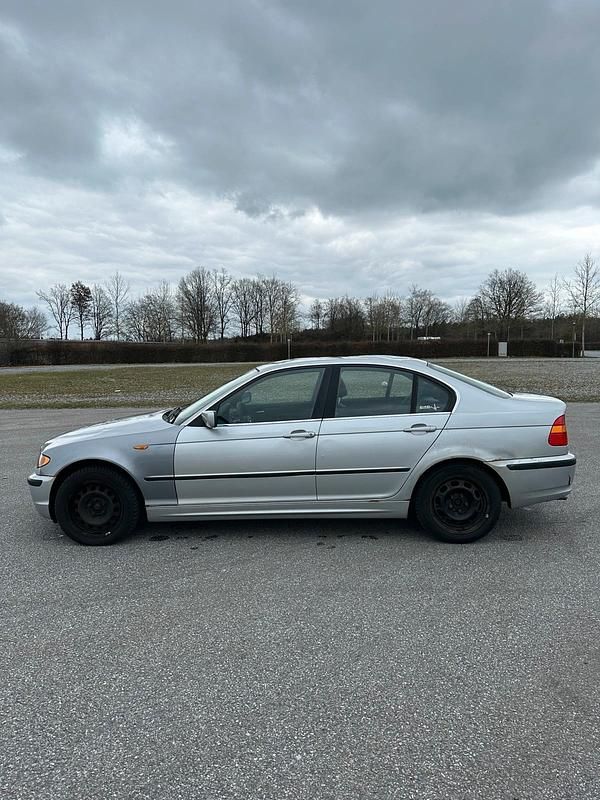 Gebraucht BMW 320 170 PS (125 kW) 2003 Silber Limousine