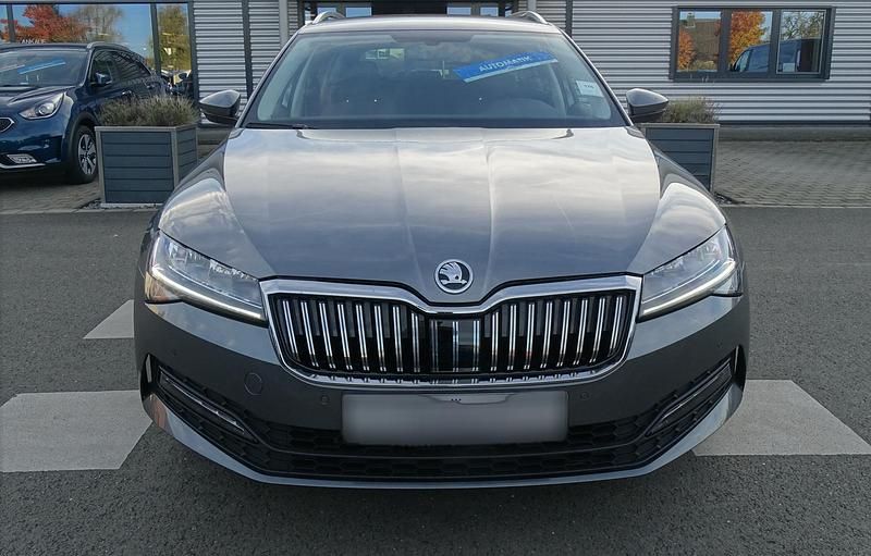 Gebraucht Skoda Superb 150 PS (110 kW) 2024 Metallic
