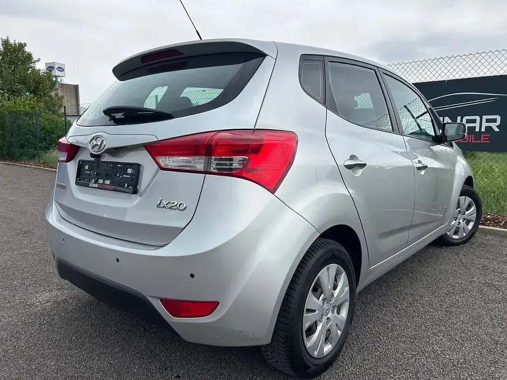 Gebraucht Hyundai ix20 90 PS (66 kW) 2012 Silber Kleinwagen