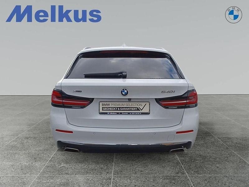 Gebraucht BMW 540 333 PS (244 kW) 2021 Weiß Kombi