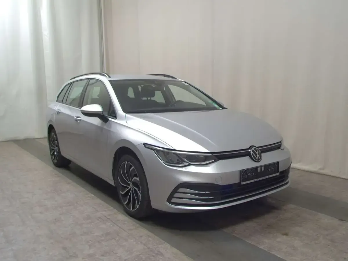 Gebraucht VW Golf VII Life 150 PS (110 kW) 2021 Silber Kleinwagen