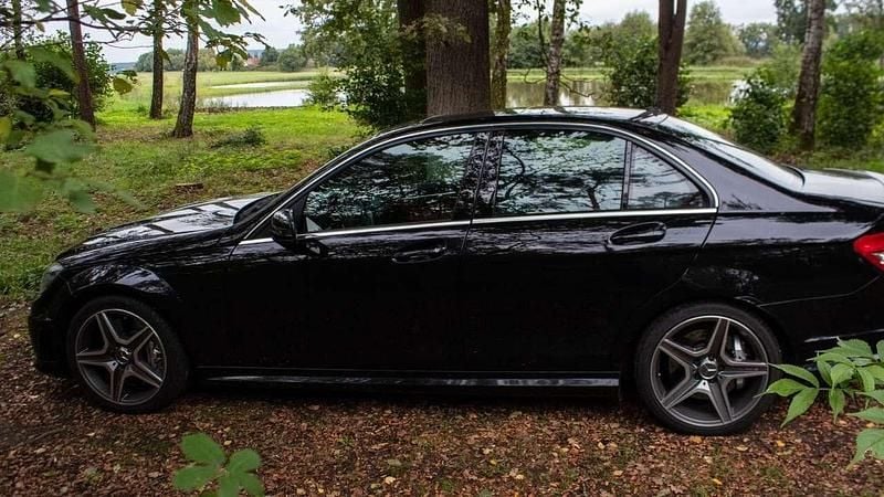 Schwarz Gebraucht 2009 Mercedes C63 AMG AMG Limousine | 28.000 € (Guter Preis) - Bild 1/4