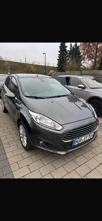 Gebraucht Ford Fiesta Titanium 101 PS (74 kW) 2015 Grau Limousine