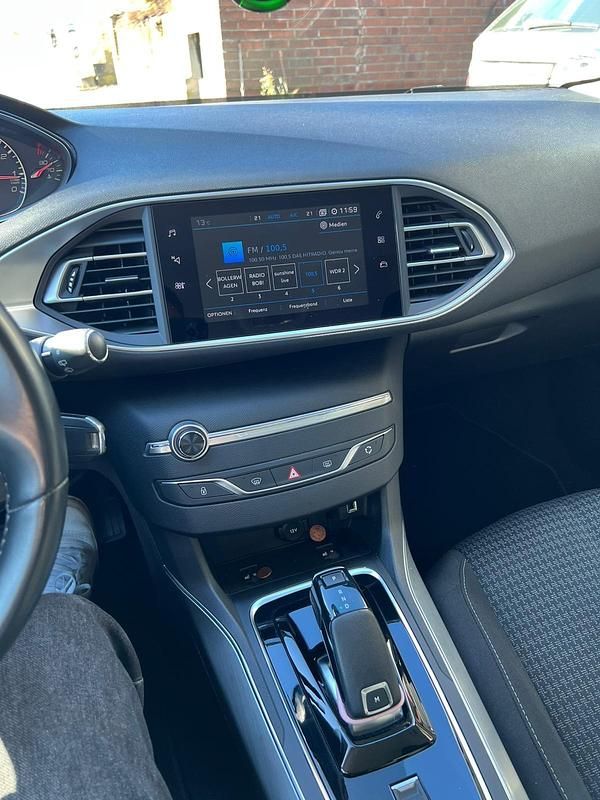 Gebraucht Peugeot 308 SW 130 PS (95 kW) 2021 Grau Kombi