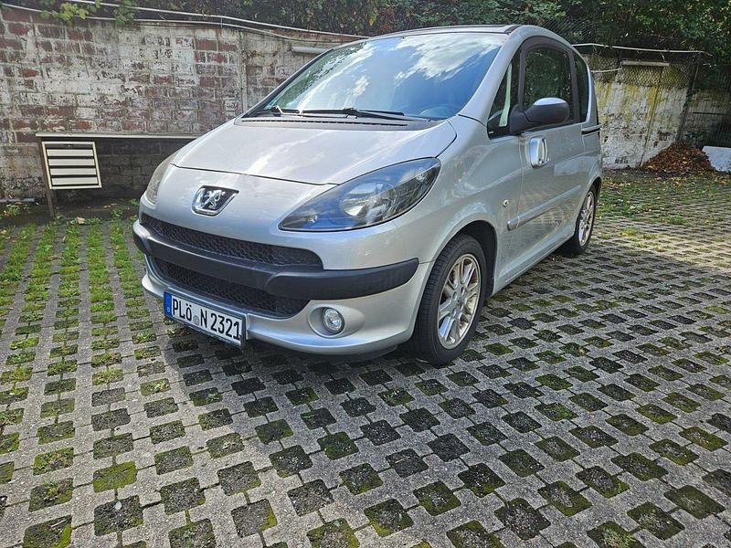 Silber Gebraucht 2008 Peugeot 1007 Kleinwagen | 2.299 € - Bild 1/4