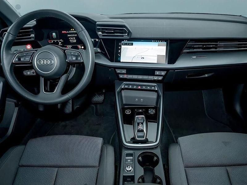 Używany Audi A3 S-Line 150 KM (110 kW) 2025 Czarny Hatchback