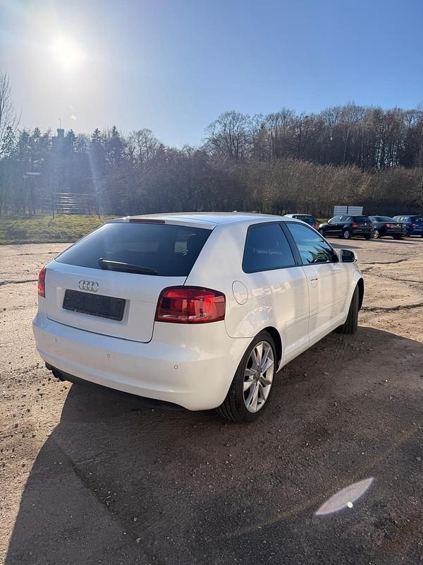Gebraucht Audi A3 122 PS (89 kW) 2011 Weiß Kleinwagen