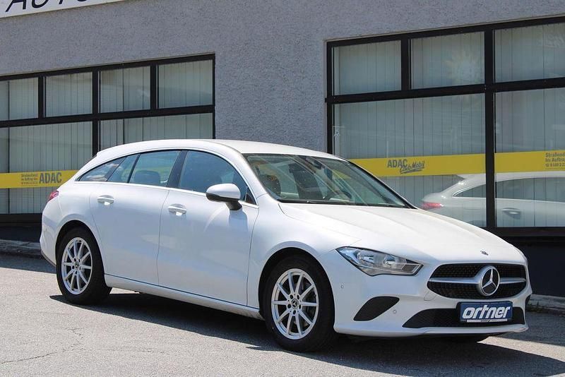 Weiß Gebraucht 2020 Mercedes CLA180 Shooting Brake Kombi | 17.480 € (Fairer Preis) - Bild 1/4