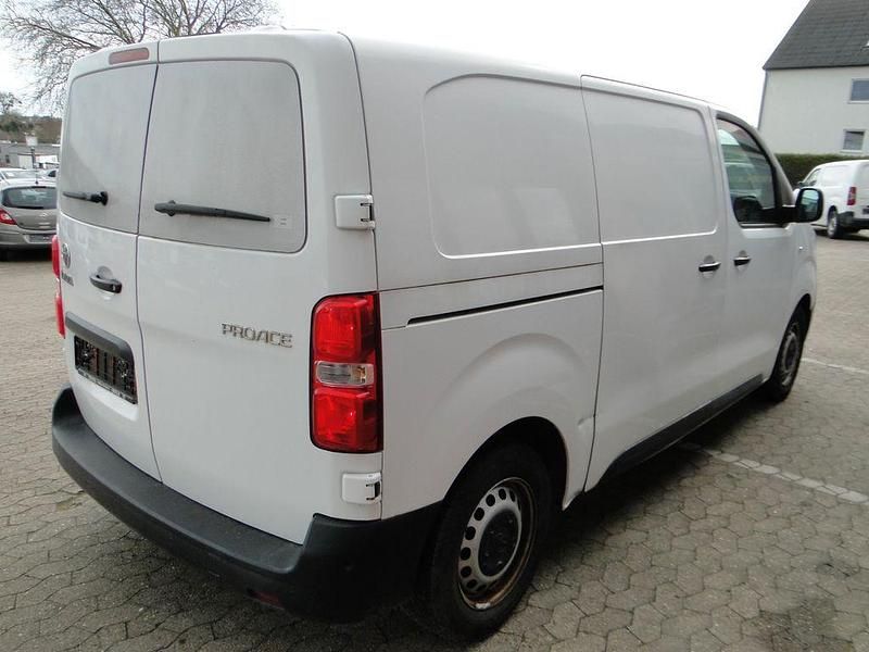 Gebraucht Toyota Proace 120 PS (88 kW) 2020 Weiß Van / Kleinbus