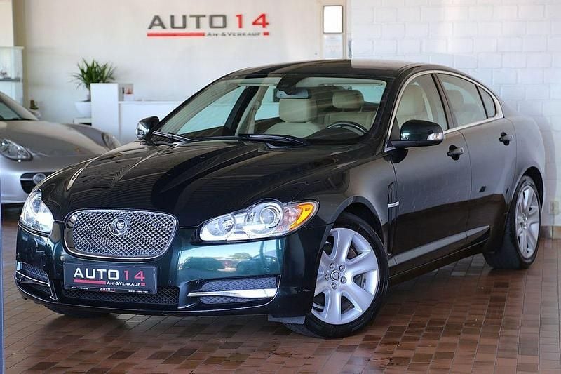 Grün Gebraucht 2009 Jaguar XF Premium Luxury Limousine | 7.890 € (Superpreis) - Bild 1/4
