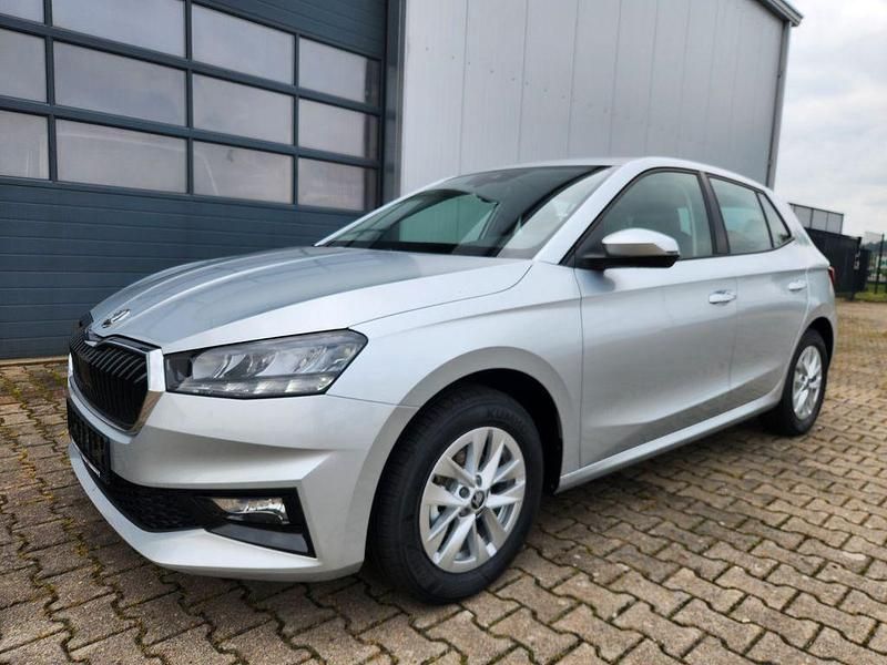 Silber Neu 2025 Skoda Fabia Kleinwagen | 18.990 € (Guter Preis) - Bild 1/4