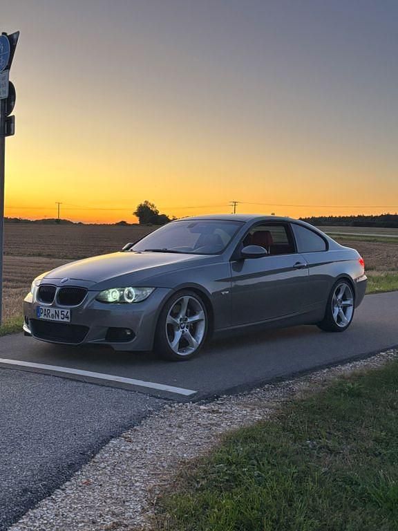 Grau Gebraucht 2008 BMW 335 M Performance Coupé | 12.800 € (Superpreis) - Bild 1/4