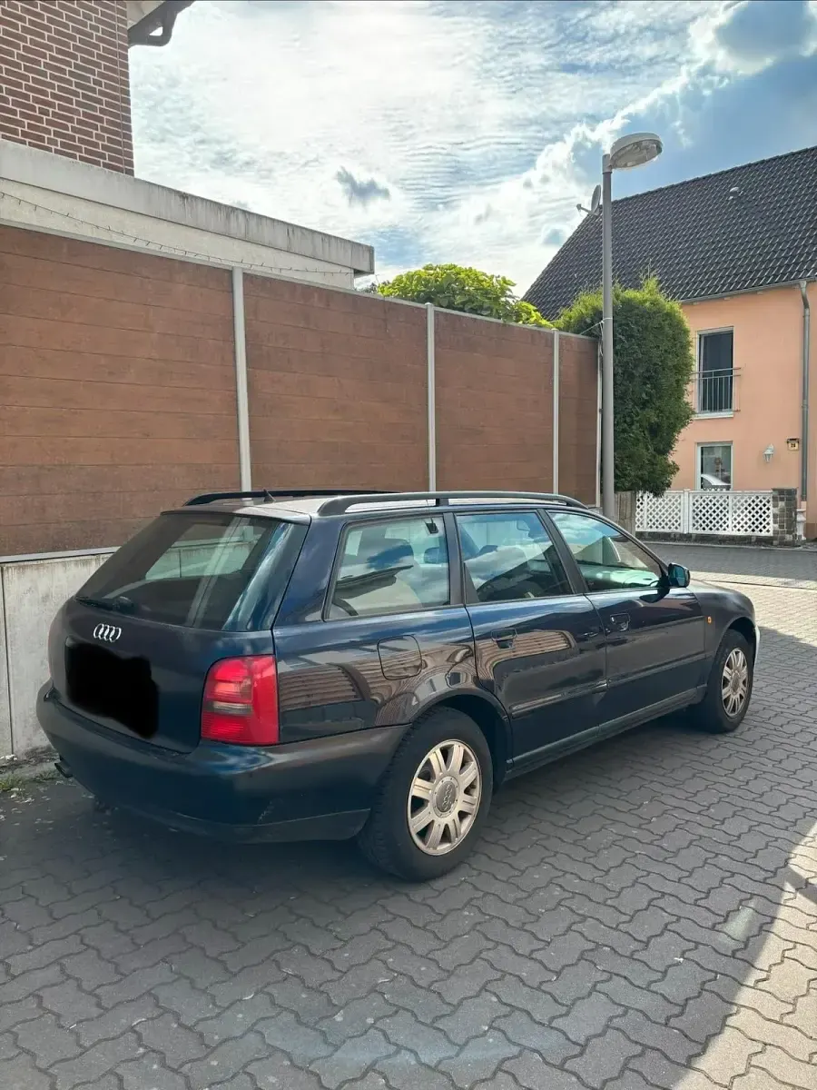 Gebraucht Audi A4 98 PS (72 kW) 1998 Blau Kombi