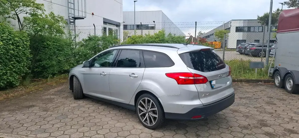 Gebraucht Ford Focus Cool & Connect 120 PS (88 kW) 2017 Silber Kombi