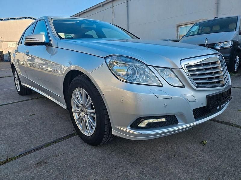 Gebraucht Mercedes E200 184 PS (135 kW) 2009 Silber Limousine