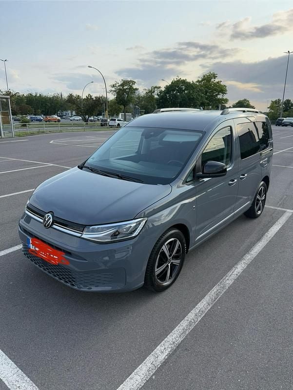 Grau Gebraucht 2023 VW Caddy Style Van / Kleinbus | 29.600 € (Guter Preis) - Bild 1/4