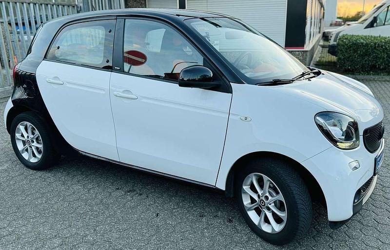 Second-hand Smart ForFour 71 CP (52 kW) 2016 Negru Hatchback