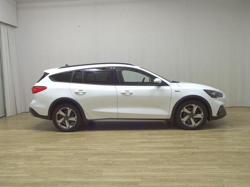 Weiss Gebraucht 2021 Ford Focus Active Limousine | 12.980 € (Guter Preis) - Bild 1/4