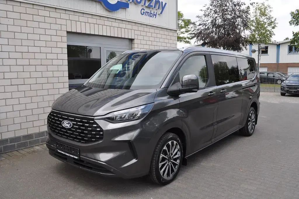 Gebraucht Ford Tourneo Titanium 170 PS (125 kW) 2025 Grau Van / Kleinbus