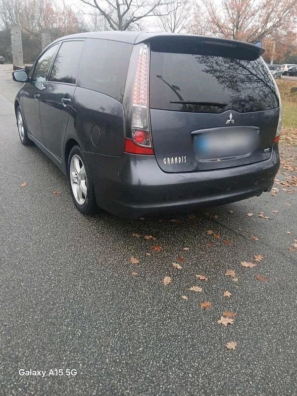 Grau Gebraucht 2005 Mitsubishi Grandis Van / Kleinbus | 3.000 € (Fairer Preis) - Bild 1/4