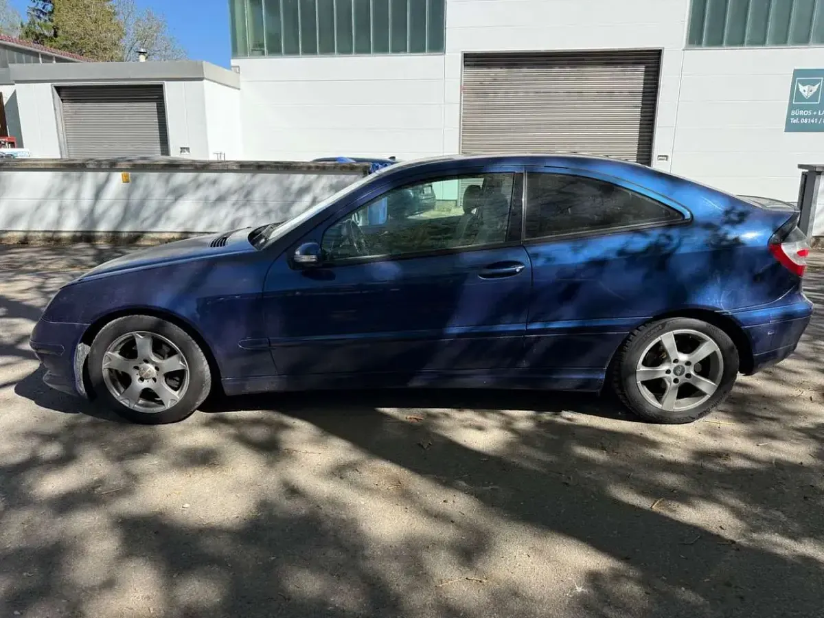 Gebraucht Mercedes C180 143 PS (105 kW) 2005 Blau Coupé