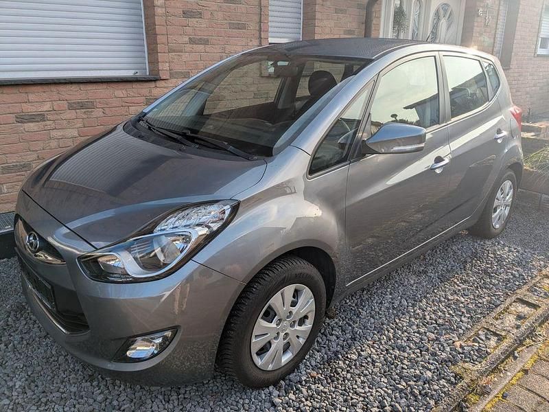 Gebraucht Hyundai ix20 90 PS (66 kW) 2012 Grau Kleinwagen