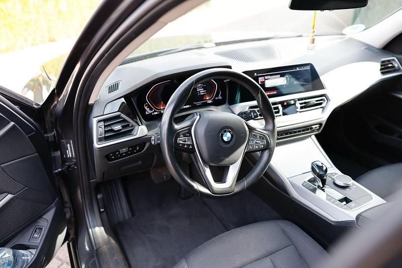 Gebraucht BMW 320e 190 PS (139 kW) 2020 Grau Kombi