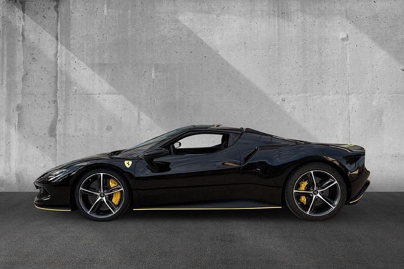 Second-hand Ferrari 296 829 CP (609 kW) 2024 Negru Coupe
