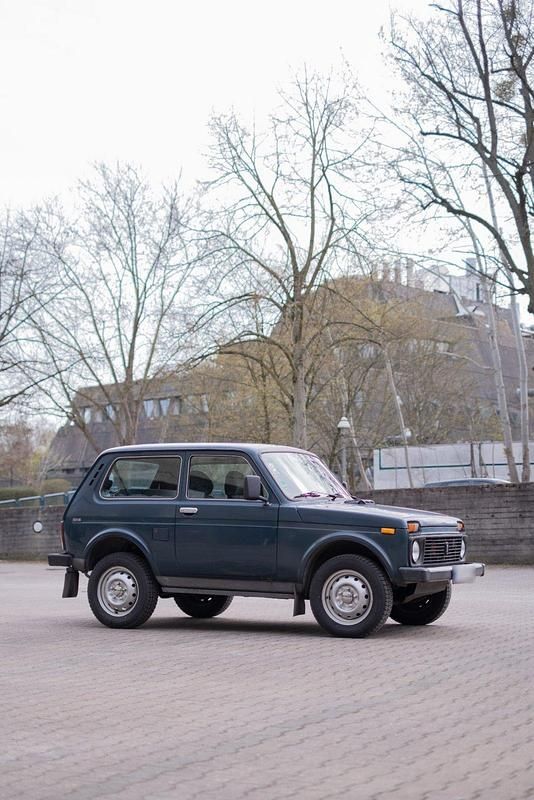 Second-hand Lada niva 82 CP (60 kW) 2002 Verde SUV