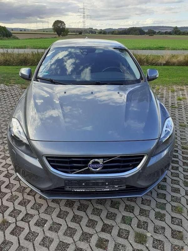 Grau Gebraucht 2015 Volvo V40 Kombi | 6.650 € (Guter Preis) - Bild 1/3