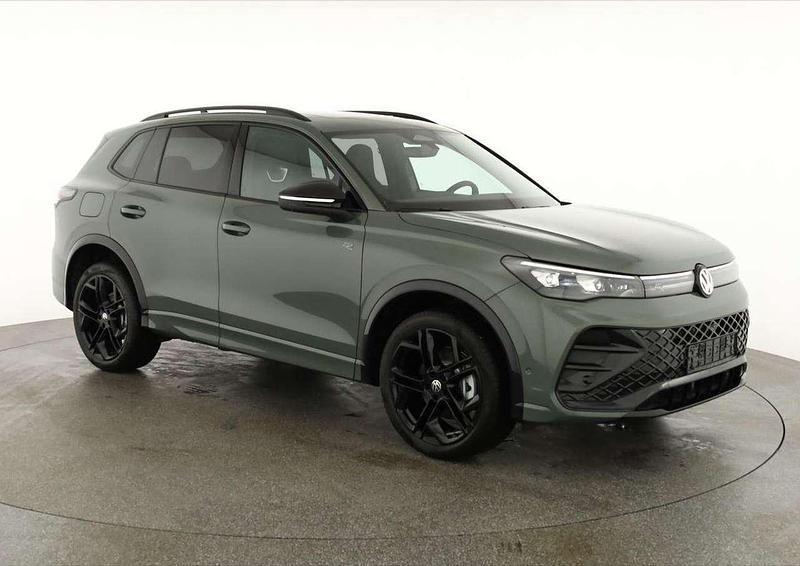 Neu VW Tiguan R-line 272 PS (200 kW) 2025 Cipressino grün metallic SUV