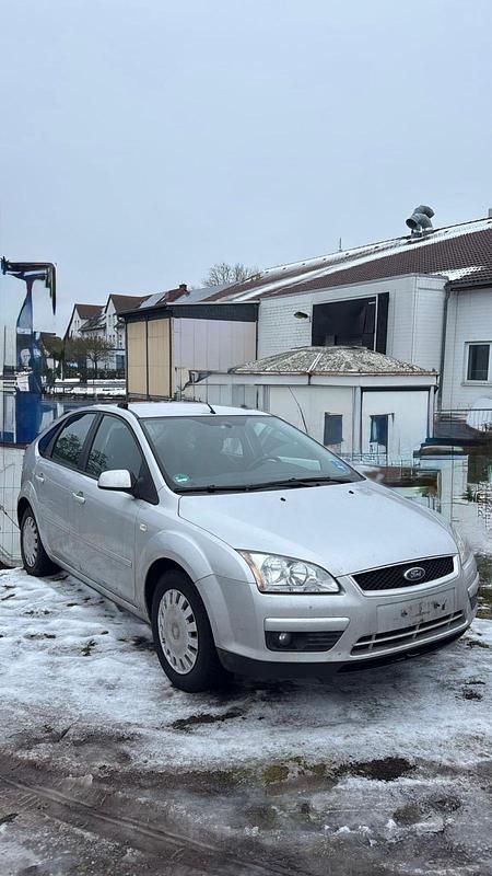 Gebraucht Ford Focus 109 PS (80 kW) 2007 Silber Limousine