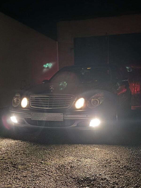 Blau Gebraucht 2003 Mercedes E200 Limousine | 3.500 € (Guter Preis) - Bild 1/4