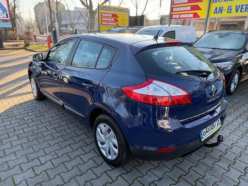 Gebraucht Renault Mégane Authentique 101 PS (74 kW) 2013 Blau Limousine