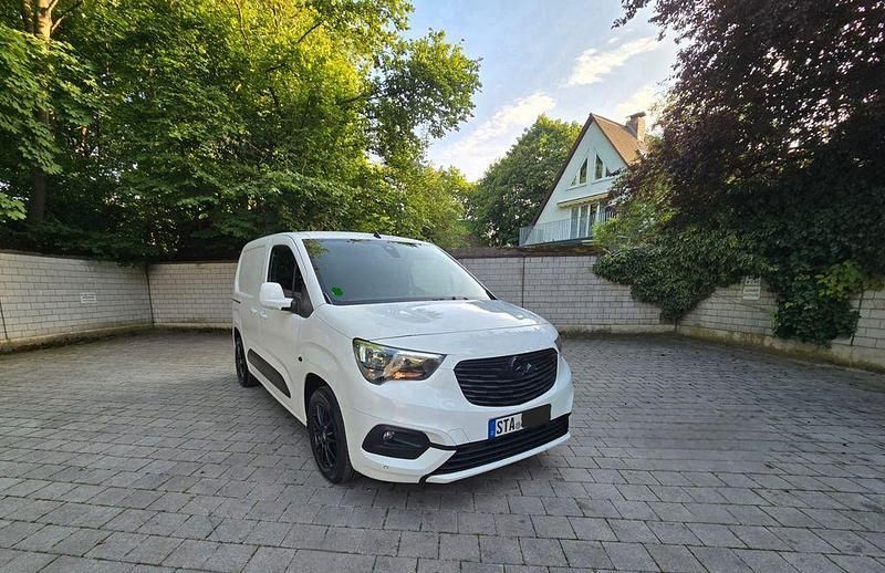 Weiß Gebraucht 2021 Opel Combo Van / Kleinbus | 16.666 € (Superpreis) - Bild 1/4