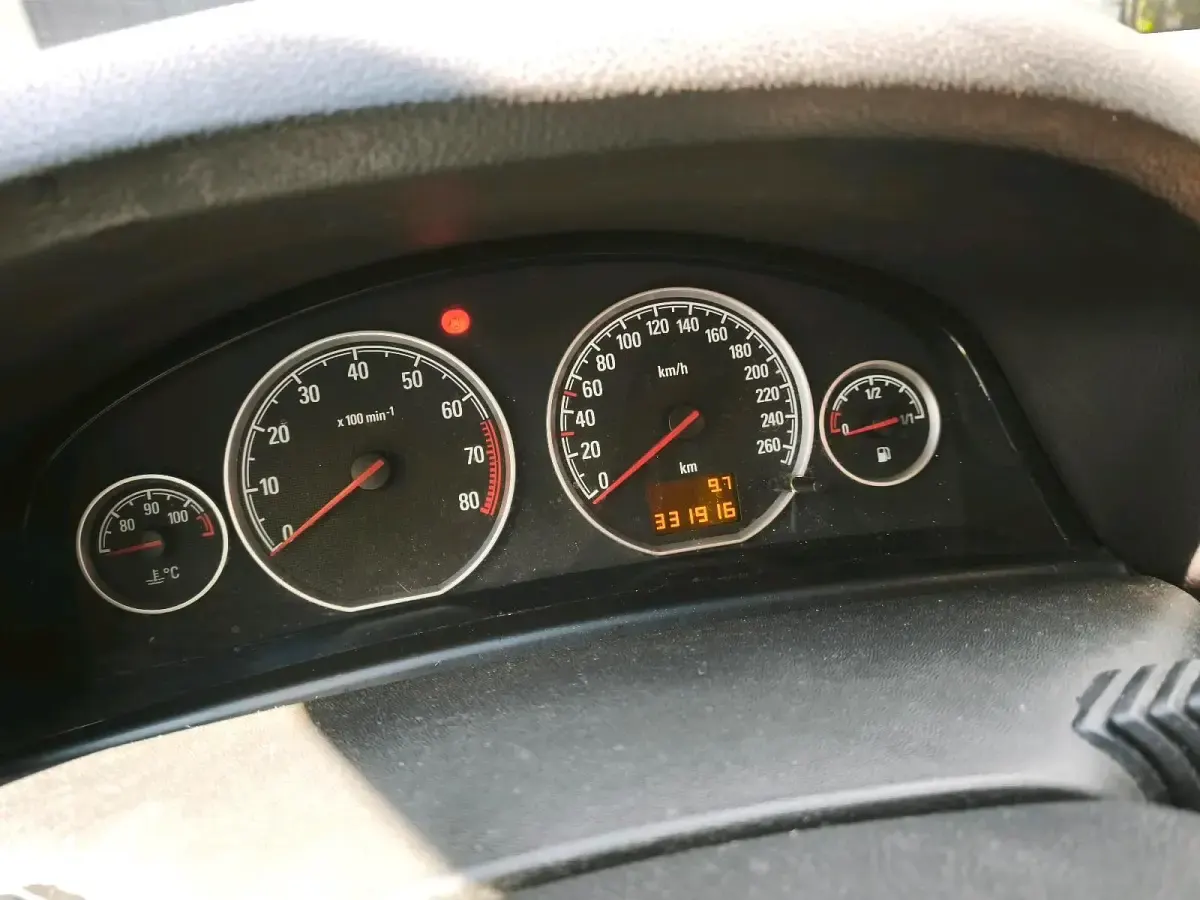 Gebraucht Opel Vectra Edition+ 140 PS (102 kW) 2006 Silber Kombi