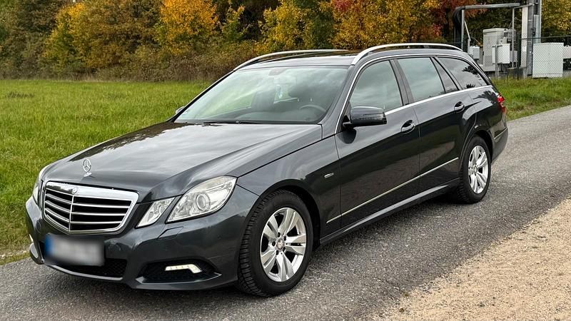 Grau Gebraucht 2010 Mercedes E200 Kombi | 7.500 € (Fairer Preis) - Bild 1/4
