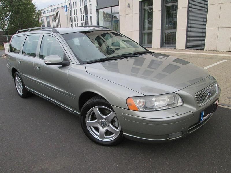Grün Gebraucht 2007 Volvo V70 Comfort Kombi | 3.999 € (Fairer Preis) - Bild 1/4