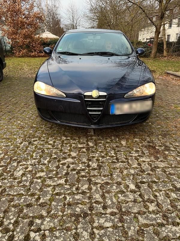 Blau Gebraucht 2005 Alfa Romeo 147 Kleinwagen | 500 € (Etwas zu teuer) - Bild 1/4