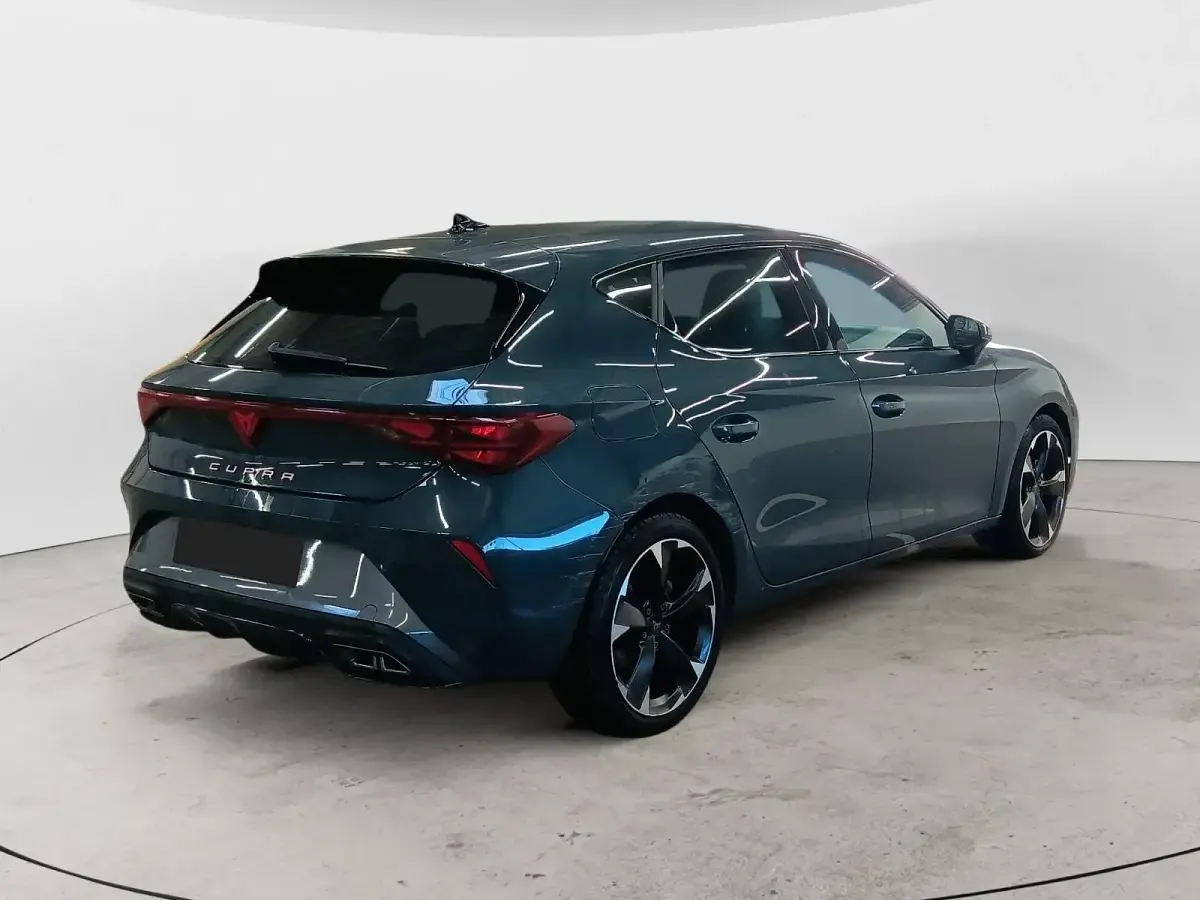 Gebraucht Cupra Leon 150 PS (110 kW) 2025 Grau (gris magnetique) Kleinwagen