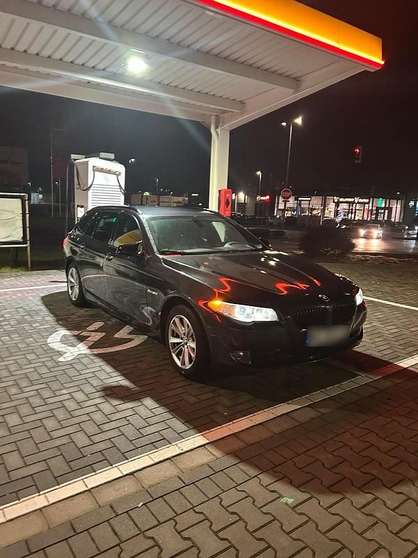 Gebraucht BMW 520 184 PS (135 kW) 2012 Grau Kombi