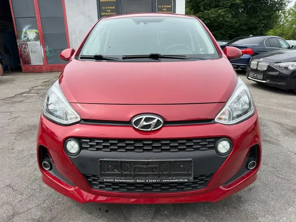 Gebraucht Hyundai i10 Trend 87 PS (63 kW) 2017 Rot Kleinwagen