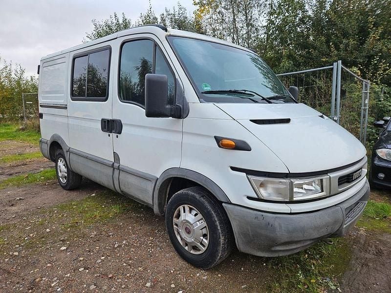 Weiß Gebraucht 2005 Iveco Daily Limousine | 2.500 € - Bild 1/4