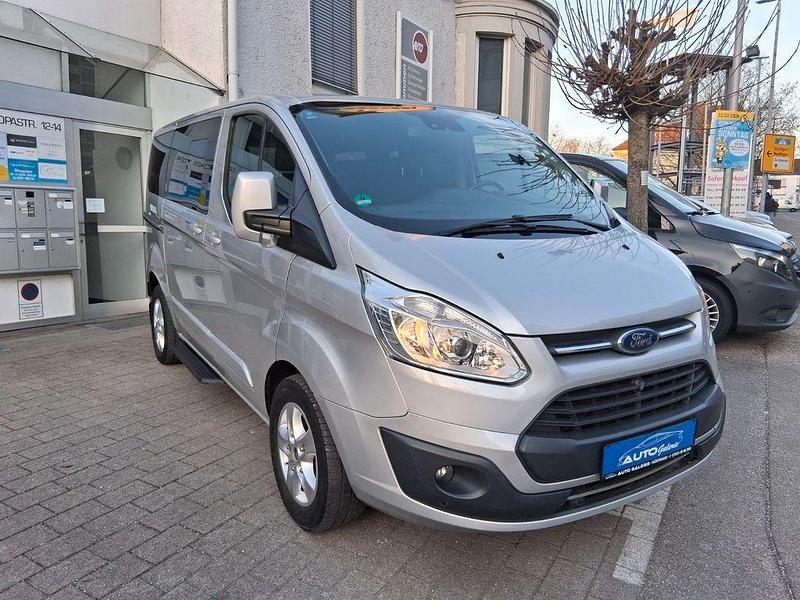 Gebraucht Ford Tourneo Titanium 170 PS (125 kW) 2017 Silber Van / Kleinbus