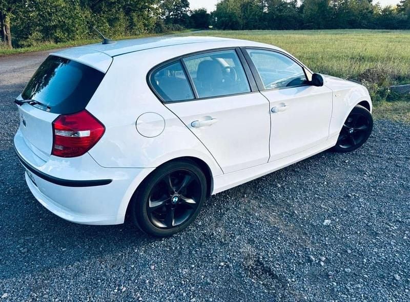 Gebraucht BMW 116 Basis 122 PS (89 kW) 2009 Weiß Kleinwagen