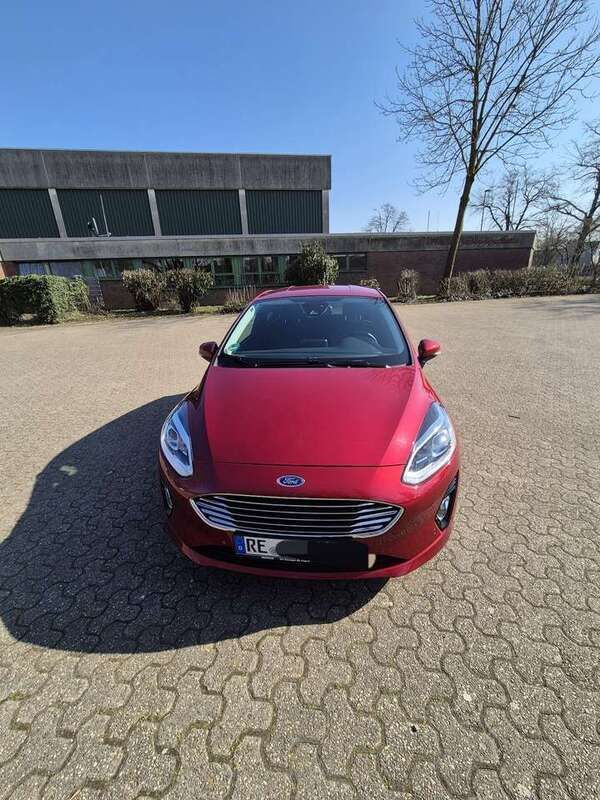 Rot Gebraucht 2021 Ford Fiesta Titanium Kleinwagen | 11.200 € (Superpreis) - Bild 1/4