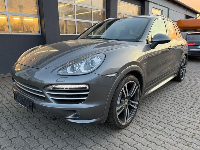 Grau Gebraucht 2014 Porsche Cayenne Platinum Edition SUV | 25.990 € (Guter Preis) - Bild 1/4