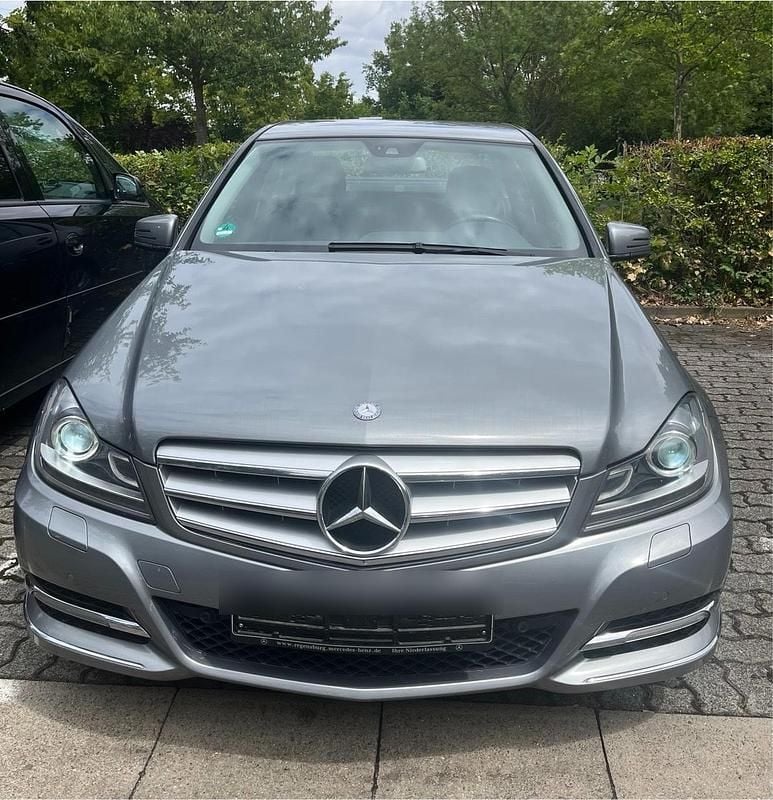 Grau Gebraucht 2011 Mercedes C180 Avantgarde Limousine | 13.000 € (Fairer Preis) - Bild 1/4